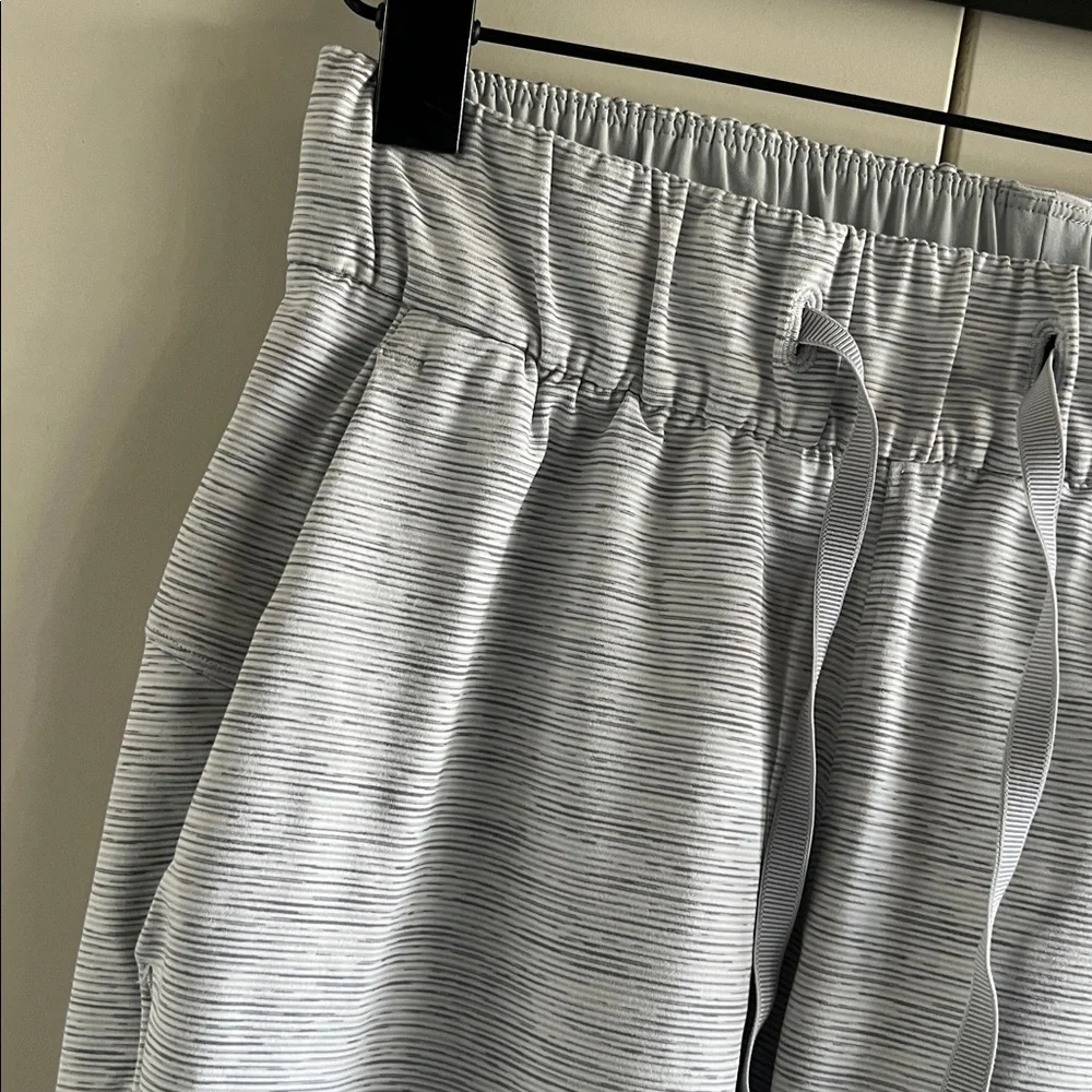Lululemon On The Fly Pant - Picture 2 of 8
